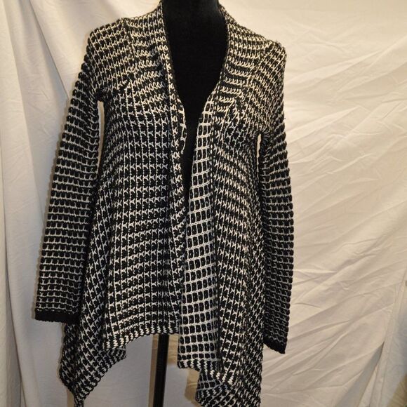 BCBGMaxAzria Sweaters - BCBG Max Azria B&W Crochet Knit Open Assym Cardigan Sweater EUC